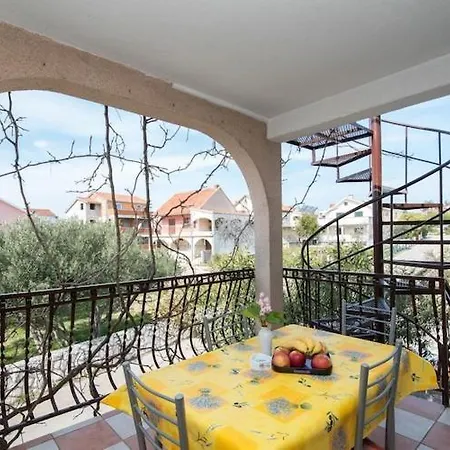 Apartment Fidelis - One Bedroom With Terrace And Garden View 1