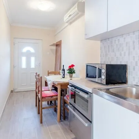 Fidelis - One Bedroom With Terrace And Garden View 1 Apartment