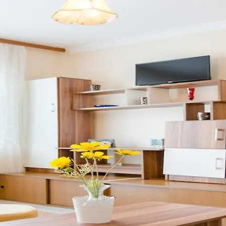 Fidelis - One Bedroom With Terrace And Garden View 1 Апартаменты Трогир