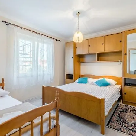 Fidelis - One Bedroom With Terrace And Garden View 1 Трогир