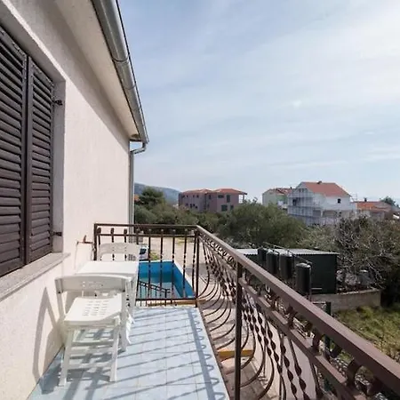 Fidelis - One Bedroom With Terrace And Garden View 1 Трогир