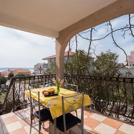 Fidelis - One Bedroom With Terrace And Garden View 1 Apartment