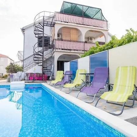 Apartment Fidelis - One Bedroom With Terrace And Garden View 1 Trogir