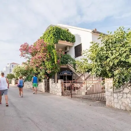 Fidelis - One Bedroom With Terrace And Garden View 1 Trogir