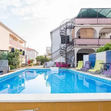 Апартаменты Fidelis - One Bedroom With Terrace And Garden View 1